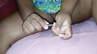 Milf Bbw da buceta peluda fazer as A unhas de vestido sem calcinha